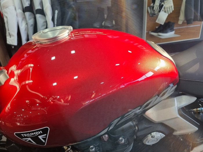 2025 Triumph BONNEVILLE SPEED TWIN 1200 Red
