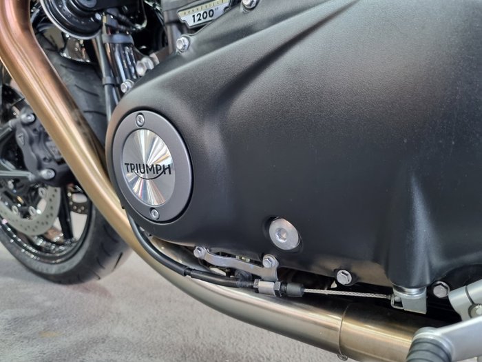 2025 Triumph BONNEVILLE SPEED TWIN 1200 Red