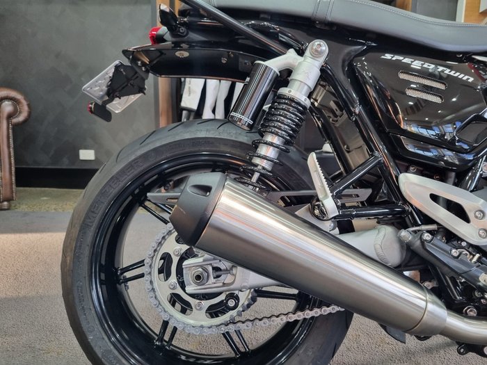 2025 Triumph BONNEVILLE SPEED TWIN 1200 Red