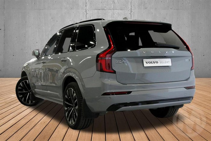 2025 Volvo XC90 Ultra B5 Dark