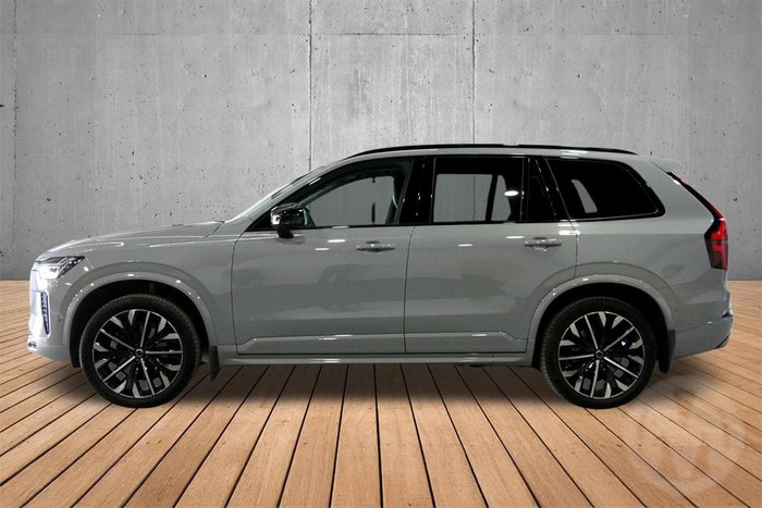 2025 Volvo XC90 Ultra B5 Dark