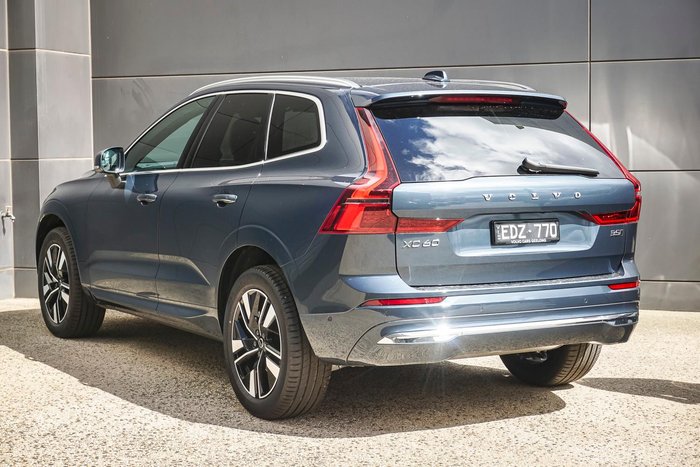 2026 Volvo XC60 Plus B5 Bright