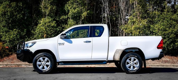 2016 Toyota Hilux SR