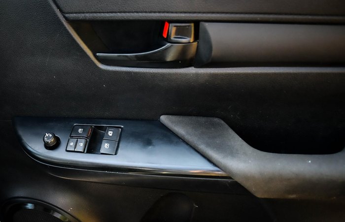 2016 Toyota Hilux SR
