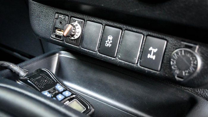 2016 Toyota Hilux SR