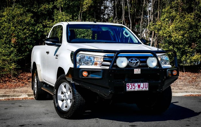 2016 Toyota Hilux SR