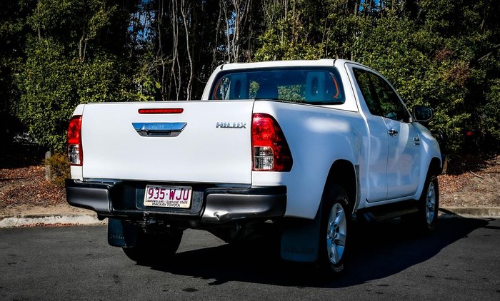 2016 Toyota Hilux SR