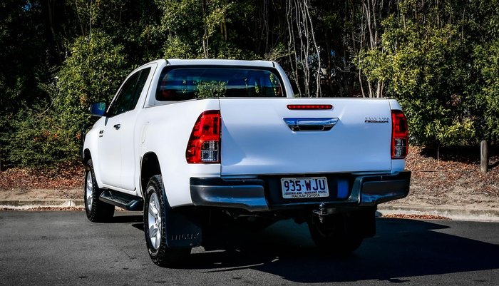 2016 Toyota Hilux SR