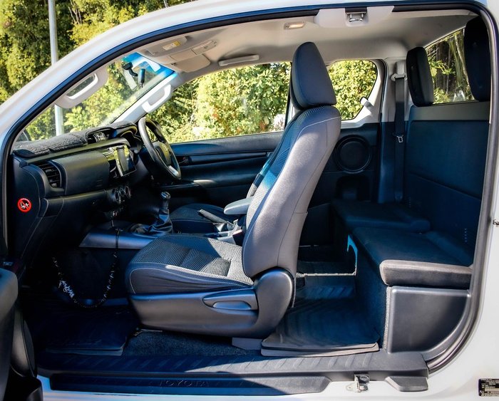 2016 Toyota Hilux SR