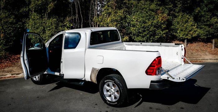 2016 Toyota Hilux SR