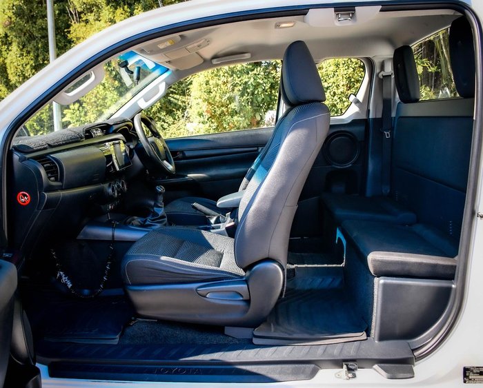 2016 Toyota Hilux SR