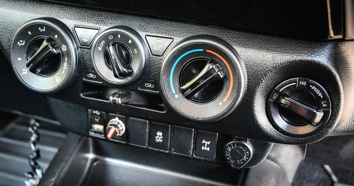 2016 Toyota Hilux SR