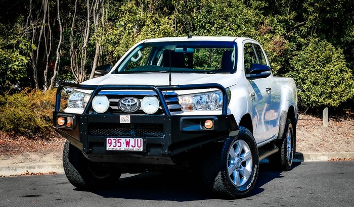 2016 Toyota Hilux SR