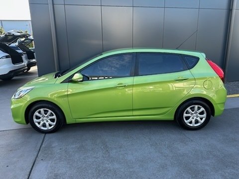 2013 Hyundai Accent Active