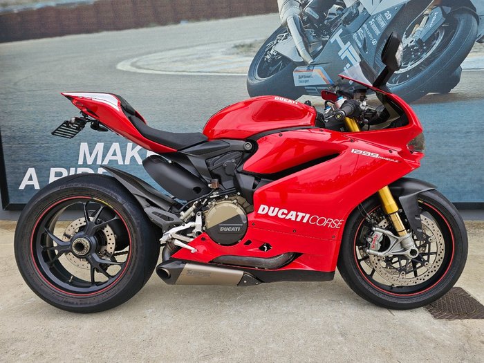 2015 DUCATI 1299 PANIGALE S Red
