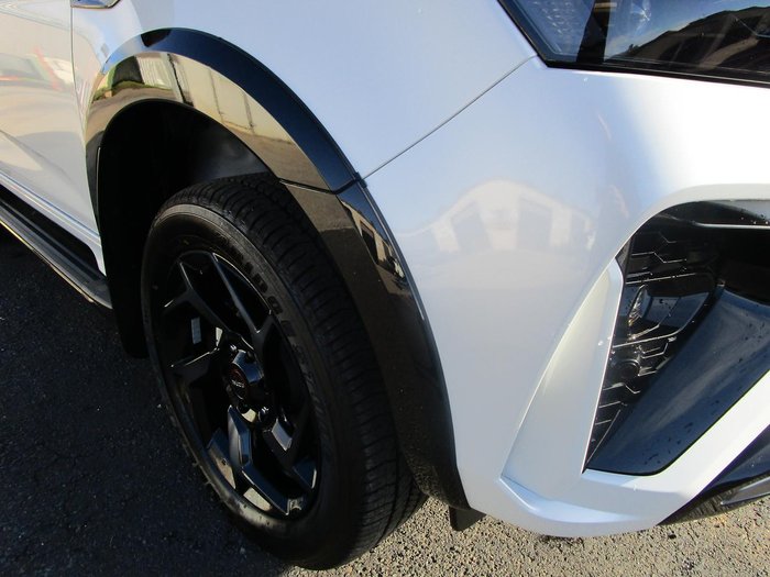 2026 Isuzu MU-X X-TERRAIN