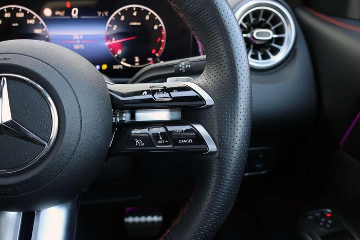 2025 Mercedes-Benz GLB-Class GLB200