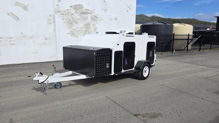 2026 McNeill Deluxe 4 Berth Dog Trailer
