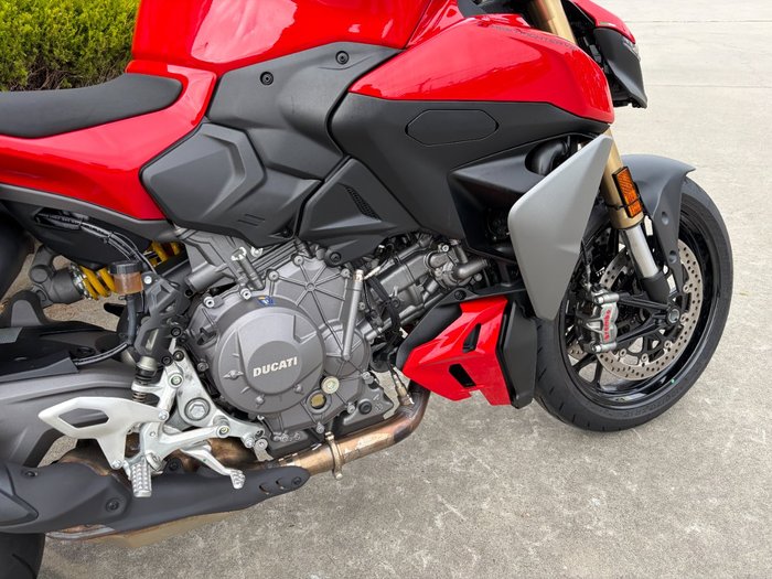2025 DUCATI STREETFIGHTER V2 Red
