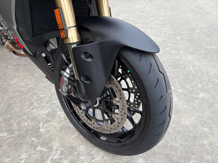 2025 DUCATI STREETFIGHTER V2 Red