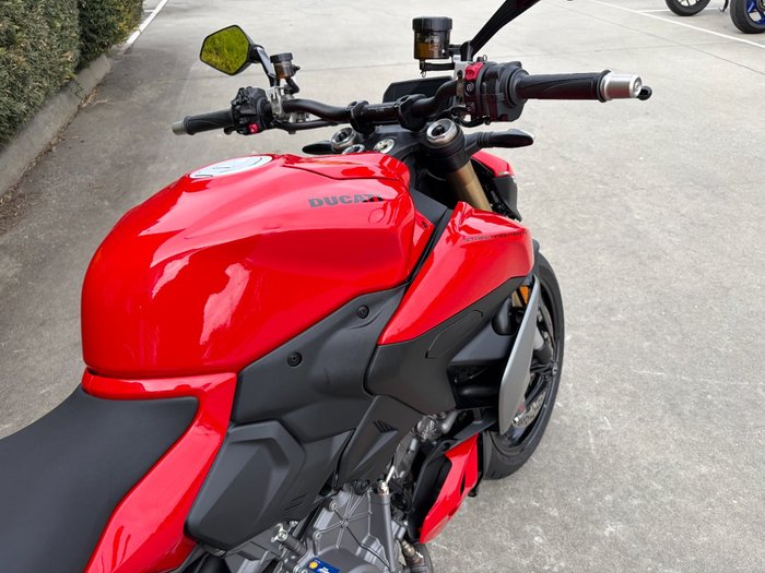 2025 DUCATI STREETFIGHTER V2 Red