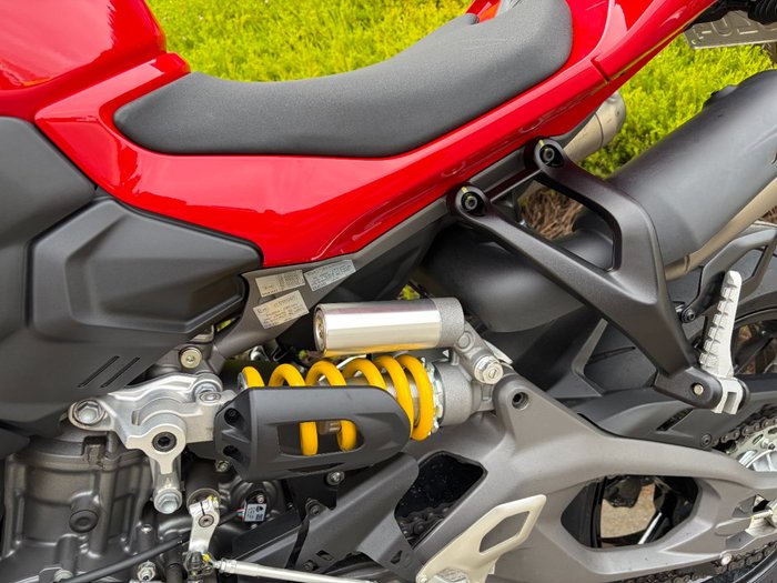2025 DUCATI STREETFIGHTER V2 Red
