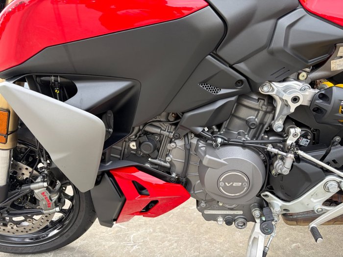 2025 DUCATI STREETFIGHTER V2 Red
