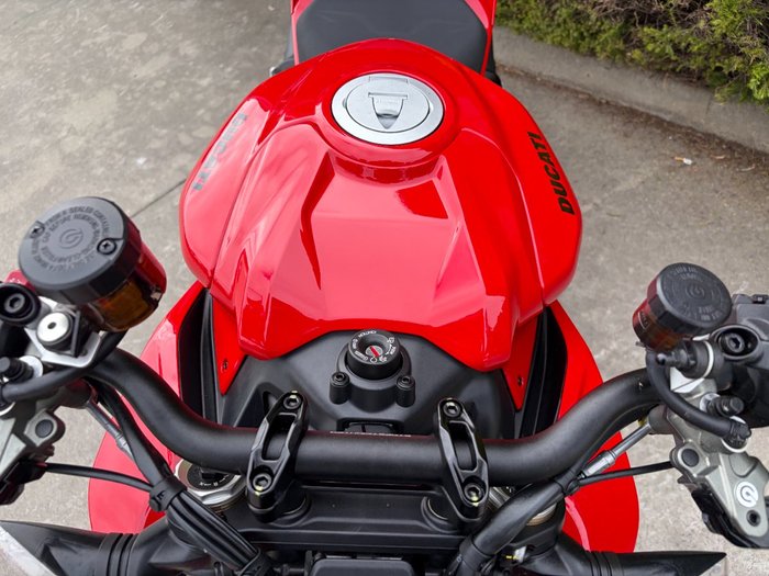 2025 DUCATI STREETFIGHTER V2 Red