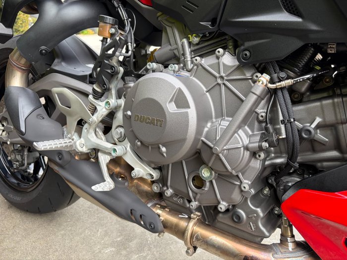 2025 DUCATI STREETFIGHTER V2 Red