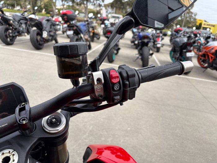 2025 DUCATI STREETFIGHTER V2 Red