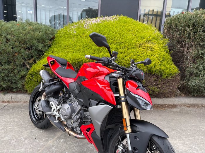 2025 DUCATI STREETFIGHTER V2 Red