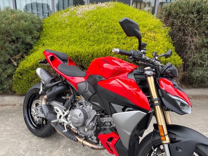 2025 DUCATI STREETFIGHTER V2 Red