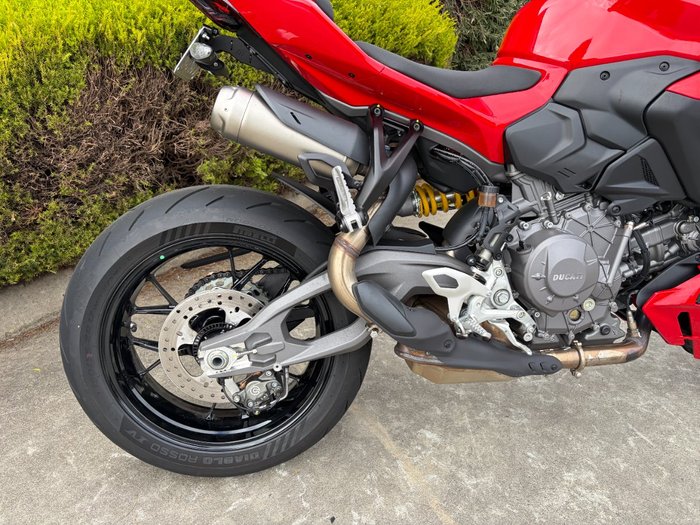 2025 DUCATI STREETFIGHTER V2 Red