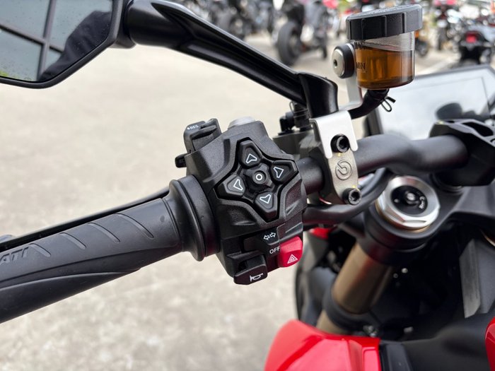 2025 DUCATI STREETFIGHTER V2 Red