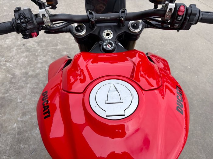 2025 DUCATI STREETFIGHTER V2 Red
