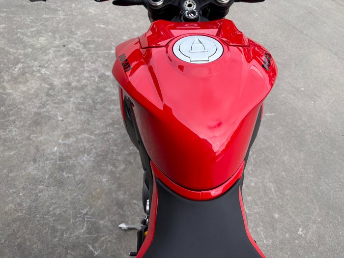 2025 DUCATI STREETFIGHTER V2 Red
