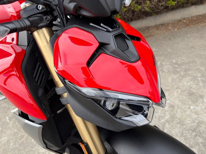 2025 DUCATI STREETFIGHTER V2 Red