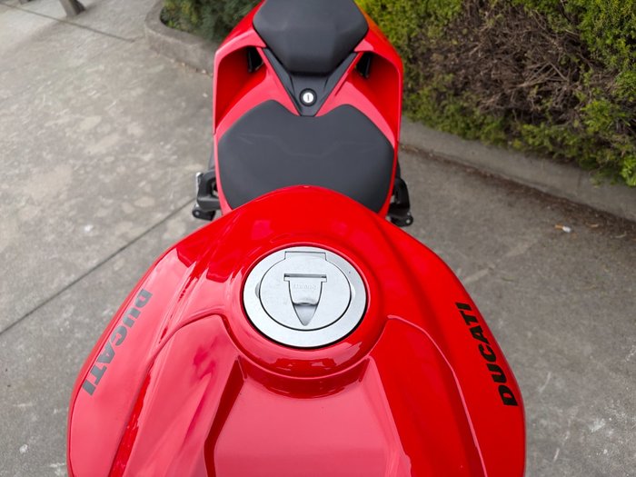 2025 DUCATI STREETFIGHTER V2 Red
