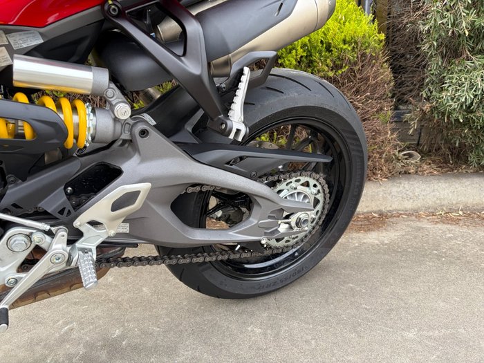 2025 DUCATI STREETFIGHTER V2 Red