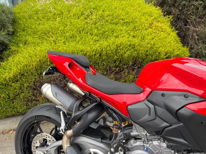 2025 DUCATI STREETFIGHTER V2 Red