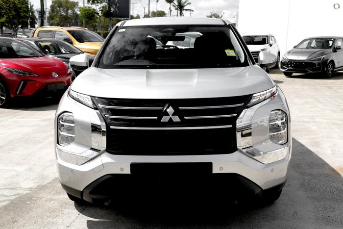 2026 Mitsubishi Outlander ES