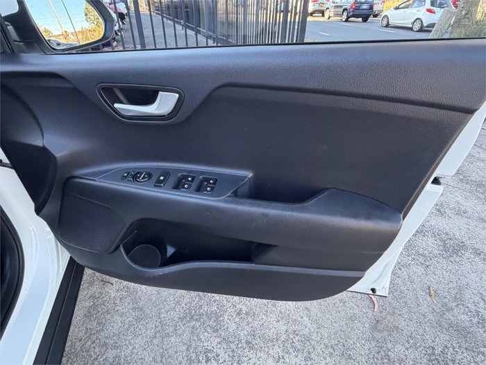 2024 KIA STONIC S