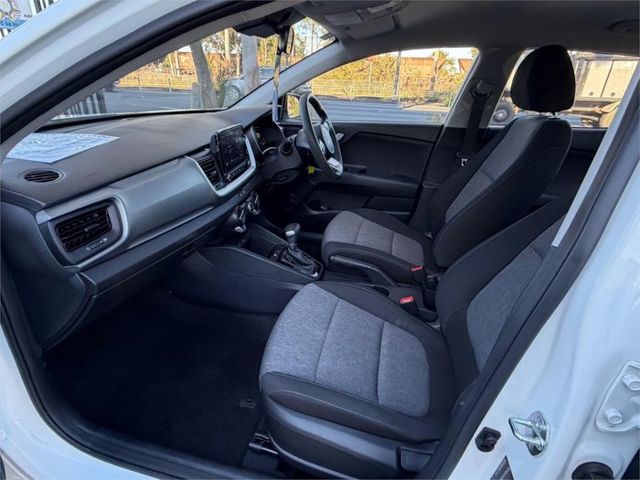 2024 KIA STONIC S
