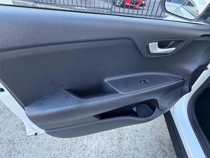 2024 KIA STONIC S