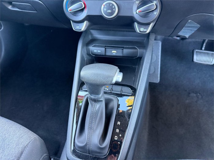 2024 KIA STONIC S