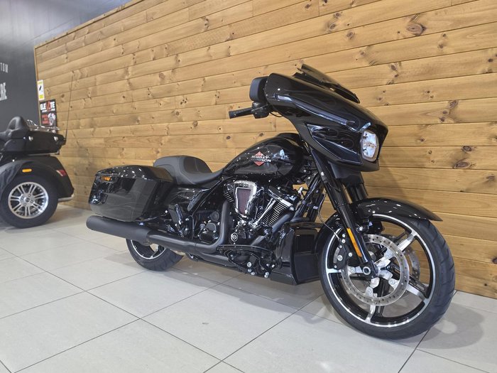 2025 Harley-Davidson Street Glide 117 (FLHX)
