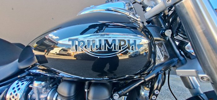 2011 Triumph AMERICA BLACK