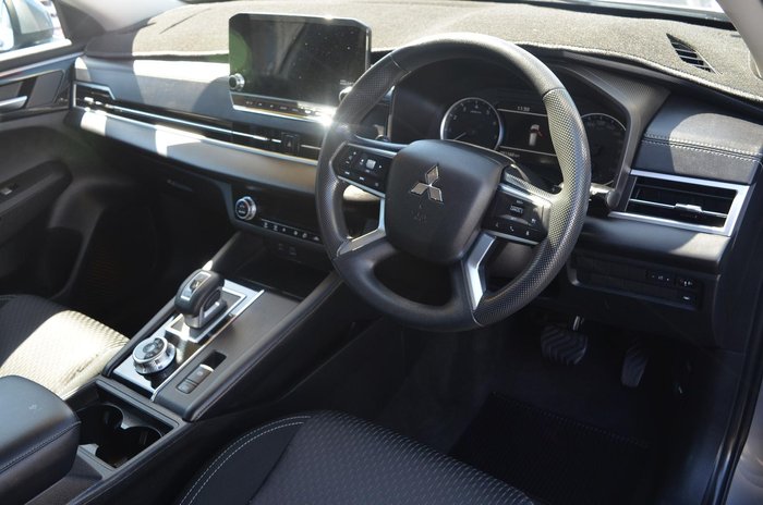 2022 Mitsubishi Outlander ES