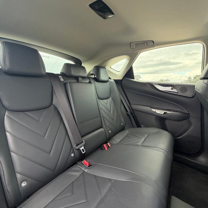 2026 Lexus NX 450h+ Luxury