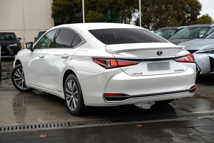 2021 Lexus ES 300h Luxury